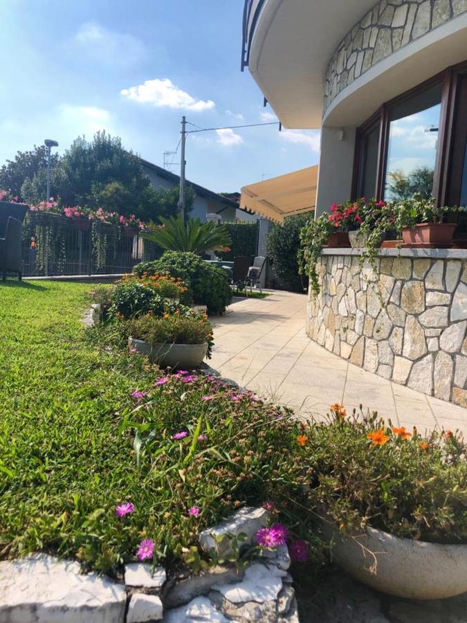 Bed and Breakfast Il Sasso Bianco Comerio Екстер'єр фото