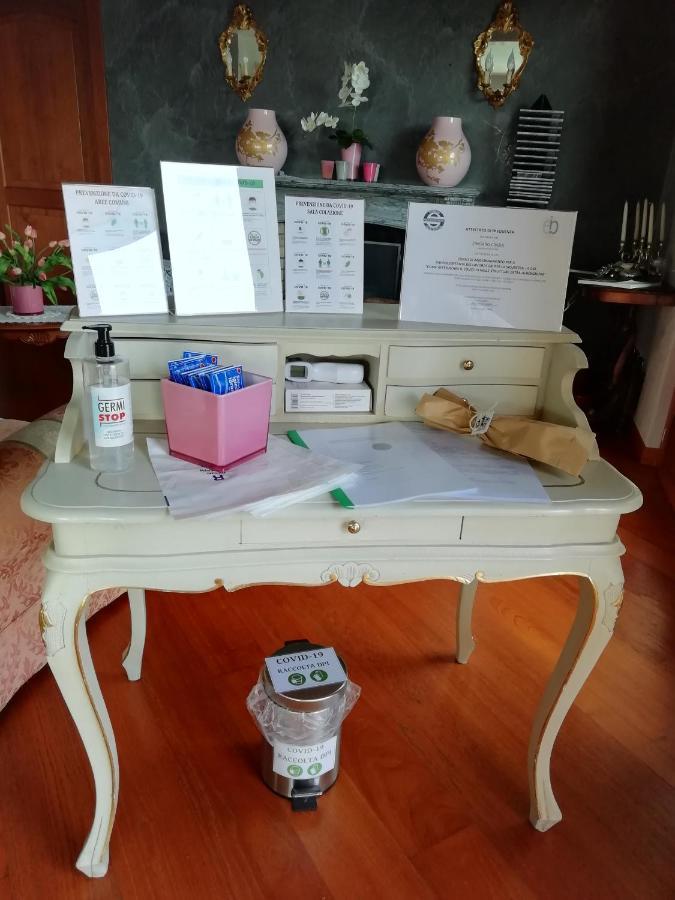 Bed and Breakfast Il Sasso Bianco Comerio Екстер'єр фото