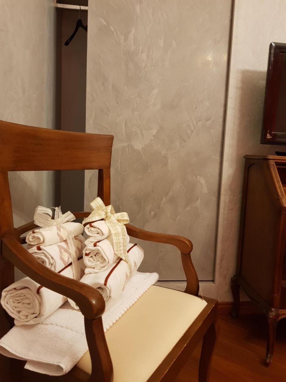 Bed and Breakfast Il Sasso Bianco Comerio Екстер'єр фото